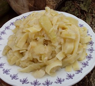 Česnekové nudle se zelím - nejen příloha Česnekové nudle se zelím - nejen příloha