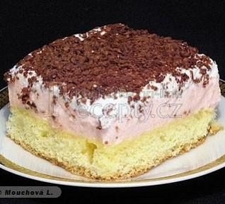 Piškot s pudinkovým krémem a šlehačkou