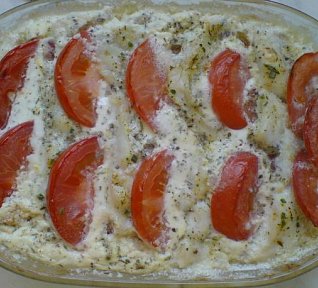 Zapečený pangas s rajčaty a bylinkovým krémem