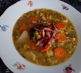 Brokolicová polévka (nejen) se slaninou Brokolicová polévka (nejen) se slaninou