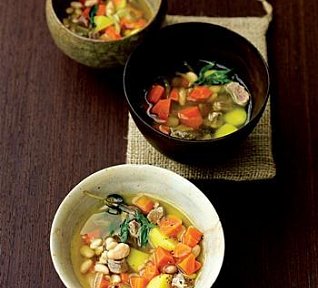 Mrkvová polévka s fazolemi