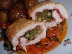 Bazalkové roládky (nejen) s fazolkami a mozzarellou Bazalkové roládky (nejen) s fazolkami a mozzarellou