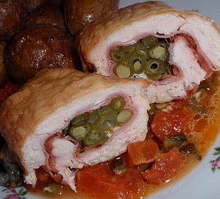 Bazalkové roládky (nejen) s fazolkami a mozzarellou Bazalkové roládky (nejen) s fazolkami a mozzarellou