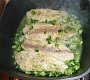 Pangasius s brokolicí na pánvi