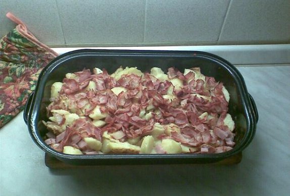 Pečené brambory pod slaninou a nivou