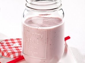 Brusinkovo-mátový shake Brusinkovo-mátový shake