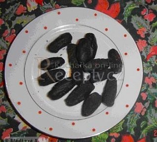 Plněné datle (nebo sušené švestky)