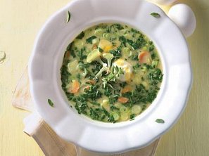 Zeleninová polévka se šťovíkem a smetanou Zeleninová polévka se šťovíkem a smetanou