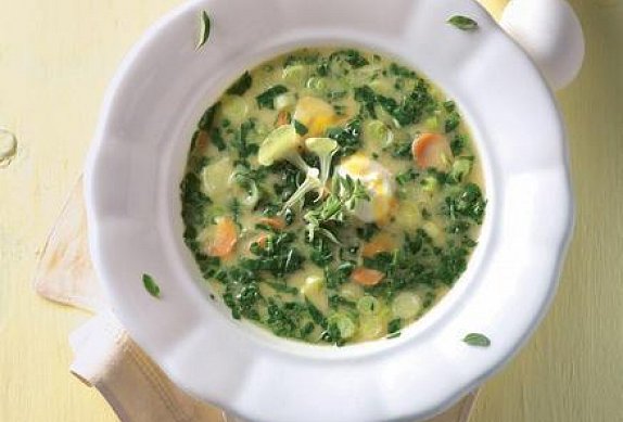 Zeleninová polévka se šťovíkem a smetanou