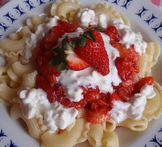 Ovocné těstoviny s cottage - salát nebo hlavní chod