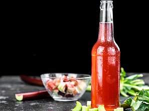 Rebarborový sirup s medem a citronem