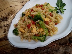 Těstovinový salát (nejen) s brokolicí