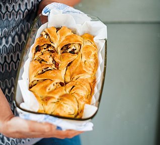 Trhací závin se zelím a uzeným