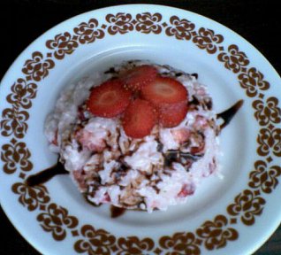 Sladká rýže s jahodami