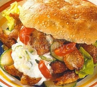 Krůtí hamburger s pikantní majonézou