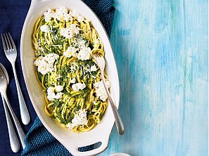 Těstoviny s pestem z kadeřávku