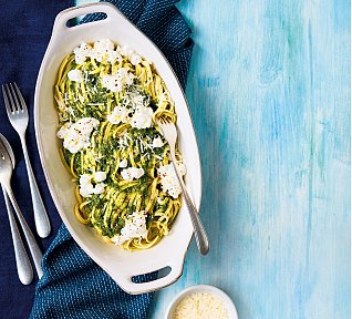Těstoviny s pestem z kadeřávku