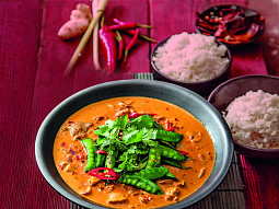 Červené kuřecí kari