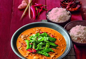 Červené kuřecí kari