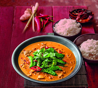 Červené kuřecí kari