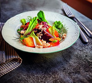 Salát s pečenou řepou, tamarindem a wasabi