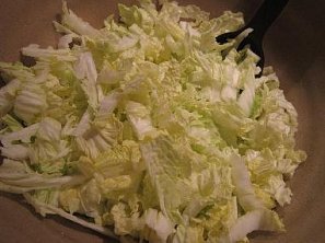 Salát z čínského nebo pekingského zelí s ananasem