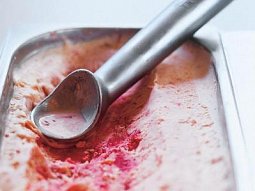 Zmrzlina s růžovým pepřem