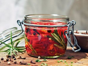 Chilli papričky s bylinkami