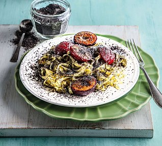 Nudle s mákem a ovocem