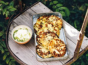 Bramborové placky s pestem z rukoly a petržele