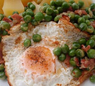 Dušený hrášek s volským okem