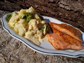 Bramborový salát s květákem a brokolicí