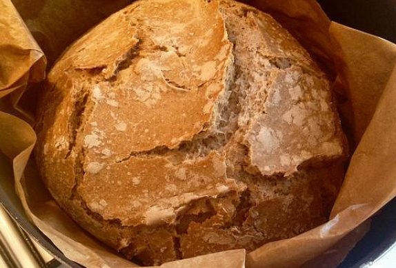 Chléb pečený v kastrolu