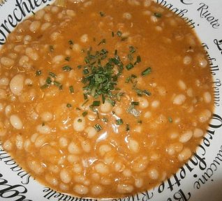 Fazolová polévka s uzeným masem