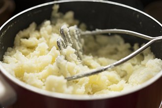 Recept na šťouchané brambory – postup přípravy, suroviny a více variant receptu