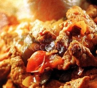 Vepřové maso s cuketou a rajčaty