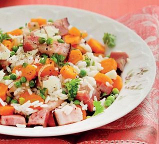 Rýže se zeleninou a slaninou