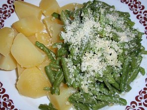 Česnekové fazolky s parmezánem