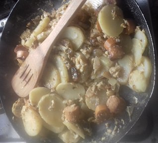 Brambory s vejci na slanině