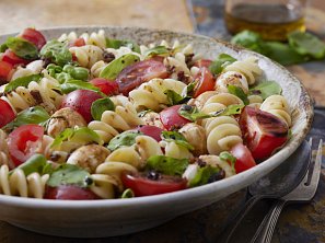 Těstovinový salát Caprese