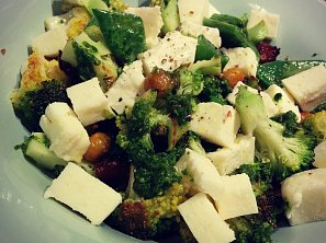 Brokolice s křupavou cizrnou