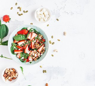 Rukolový salát s jahodami