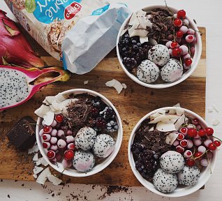 Ovesná kaše z kokosového mléka s dračím ovocem