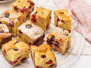 Ricottový koláč s malinami a ostružinami