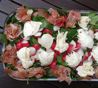 Špenátový salát s mozzarellou