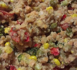 Kuskus se zeleninou a červenou čočkou