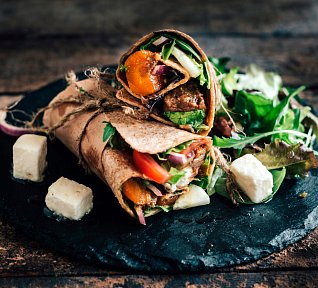 Tortilly s grilovanou zeleninou a kozím sýrem