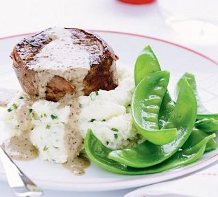 Hovězí s prosciuttem a hořčicovou brandy omáčkou