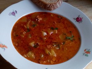 Gulášová polévka z patizonu