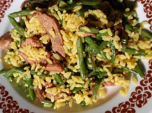 Fazolky s kari rýží a masovými nudličkami - rychle a chutně